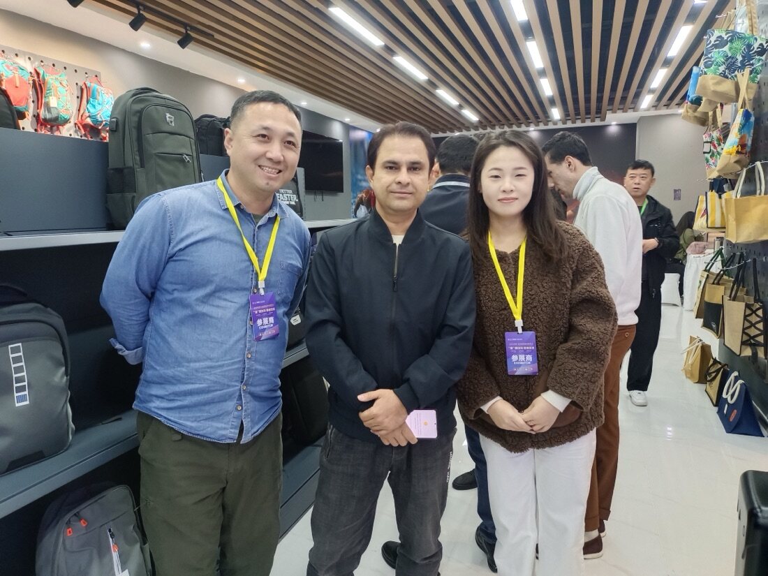 SYMPATHYBAG with clients and at international bag trade shows