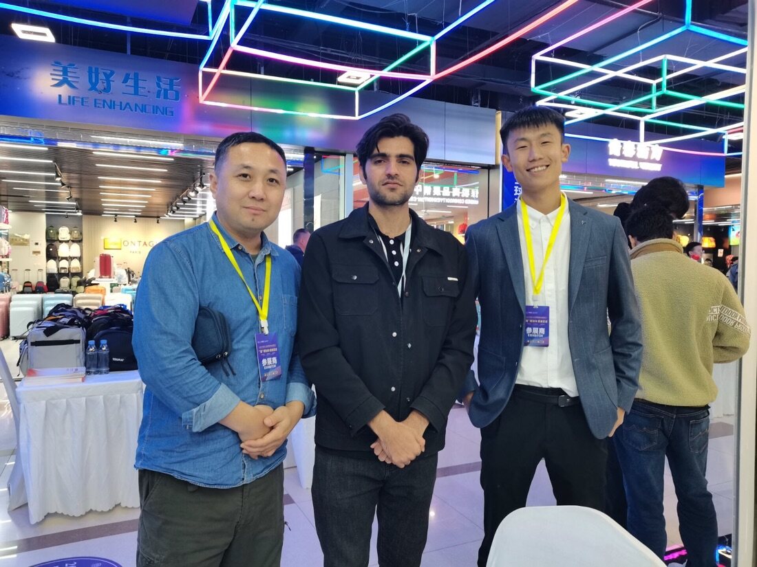 SYMPATHYBAG with clients and at international bag trade shows