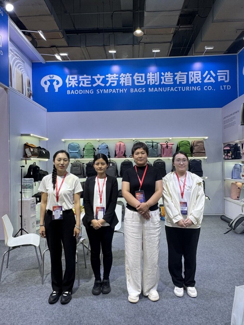 SYMPATHYBAG with clients and at international bag trade shows