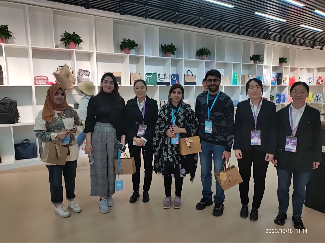 SYMPATHYBAG with clients and at international bag trade shows